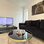 Apartment Cozy Exclusive At Kasper Coresi Mall