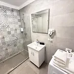 Apartment Cozy Exclusive At Kasper Coresi Mall