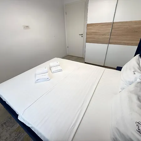 Exclusive At Kasper Coresi Mall