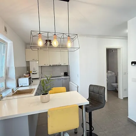 Cozy Exclusive At Kasper Coresi Mall Apartment