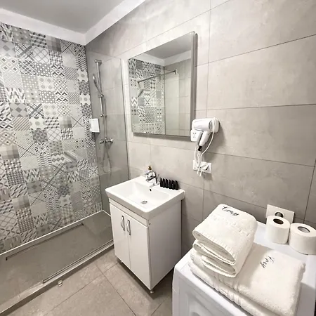 Apartment Cozy Exclusive At Kasper Coresi Mall *