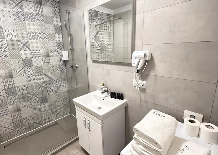 Apartment Exclusive At Kasper Coresi Mall *